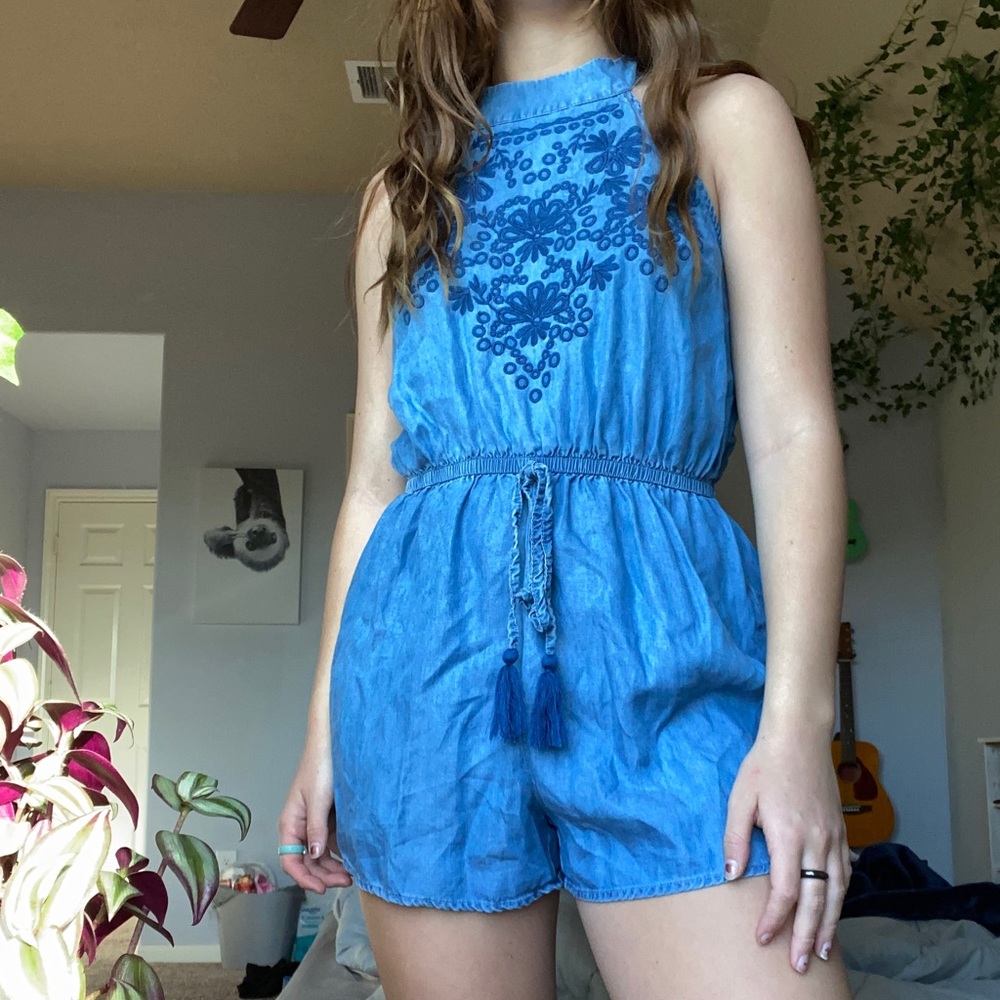 Blue flowered romper! Very good condition!